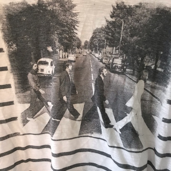 Beatles Abby Road loose fitting crop top - Picture 2 of 4